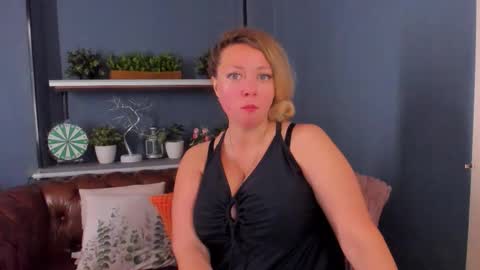 Snapshot of jessica_foxie chatting on September 11, 2025, 10:37 am Jessica online show from September 11, 2025, 10:37 am