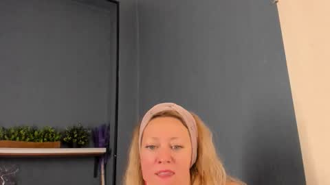 Snapshot of jessica_foxie chatting on October 26, 2025, 4:02 pm Jessica online show from October 26, 2025, 4:02 pm