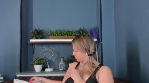 Snapshot of jessica_foxie chatting on November 12, 2025, 1:33 pm Jessica online show from November 12, 2025, 1:33 pm