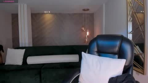 Snapshot of jessicawilliams1 chatting on November 24, 2025, 2:50 pm JESS online show from November 24, 2025, 2:50 pm