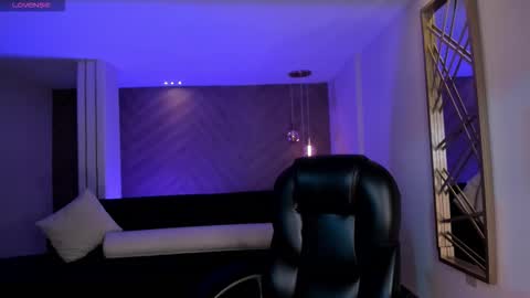 Snapshot of jessicawilliams1 chatting on November 25, 2025, 10:04 am JESS online show from November 25, 2025, 10:04 am