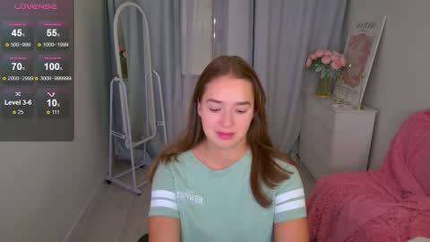 Snapshot of jessiestarz chatting on November 18, 2025, 2:43 pm Jessi online show from November 18, 2025, 2:43 pm