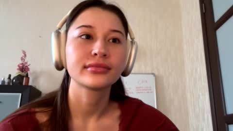 Lynn online show from October 16, 2025, 8:15 am