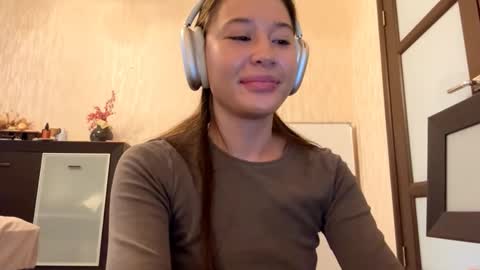 Lynn online show from October 18, 2025, 7:20 am