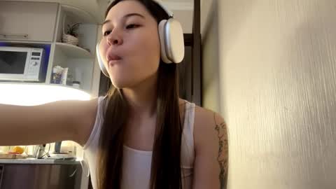 Lynn online show from October 27, 2025, 7:23 am