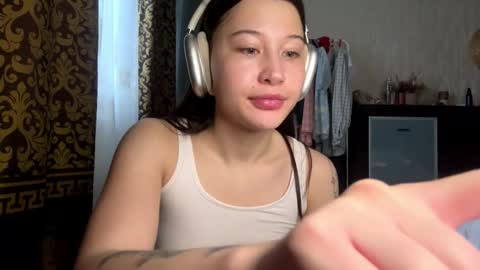 Lynn online show from November 19, 2025, 8:03 am