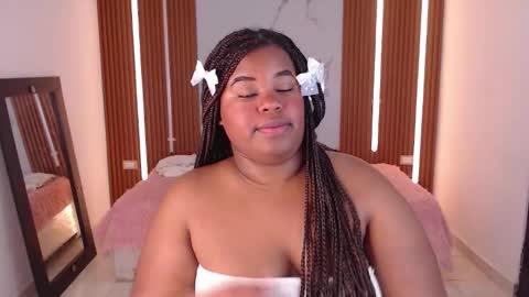 Jahnniela online show from November 12, 2025, 8:30 pm