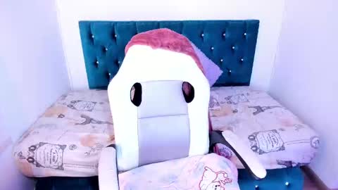 Jhiinny online show from March 8, 2025, 11:58 am