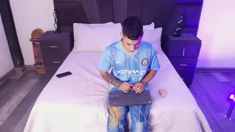 jhoanleandro online show from February 28, 2025, 4:10 am