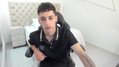 jhoanleandro online show from September 28, 2025, 4:40 am