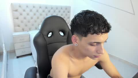 jhoanleandro online show from October 15, 2025, 5:07 am