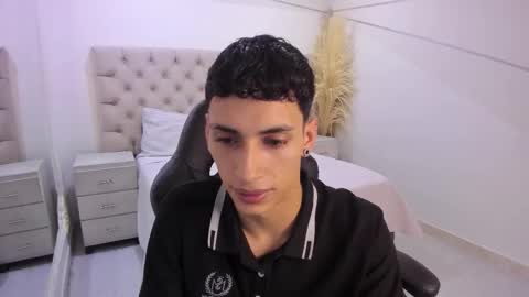 jhoanleandro online show from December 5, 2025, 4:10 am