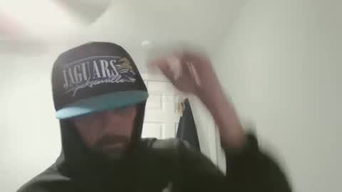 Snapshot of jholls chatting on December 8, 2024, 1:46 am jholls online show from December 8, 2024, 1:46 am