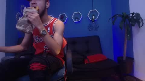 jhon_malo online show from September 27, 2025, 4:17 am