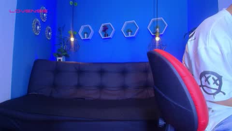 jhon_malo online show from October 19, 2025, 5:08 am