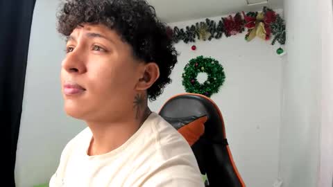 jhoner_browms online show from November 28, 2025, 11:35 am