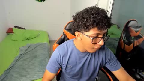 jhoner_browms online show from December 3, 2025, 11:41 am