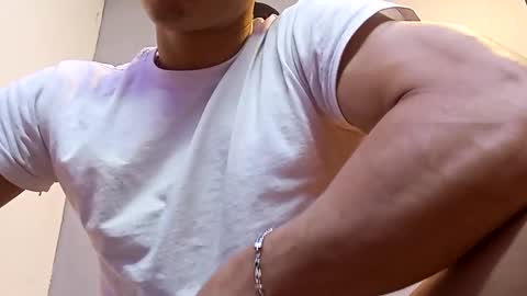 jhonny_thes28 online show from October 26, 2025, 7:31 pm