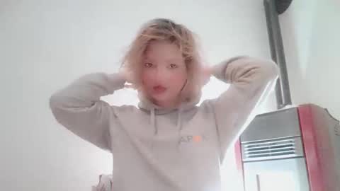 Snapshot of jhopeftw chatting on October 31, 2025, 4:57 am Anya online show from October 31, 2025, 4:57 am