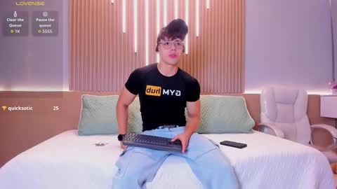 jhoumod_21 online show from October 17, 2025, 10:18 am