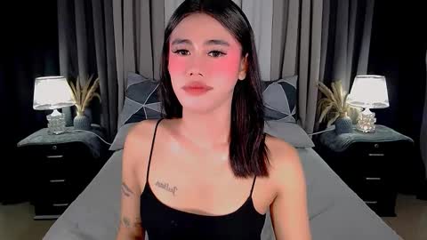 jhuliana_and_charles_room online show from September 25, 2025, 3:43 am