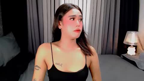 jhuliana_and_charles_room online show from October 26, 2025, 5:13 am