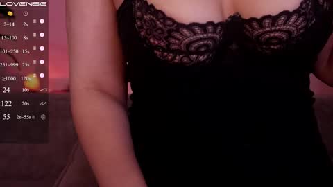 jia_lisaa online show from October 5, 2025, 3:27 am