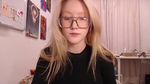 joan_kiss online show from September 19, 2025, 12:28 pm