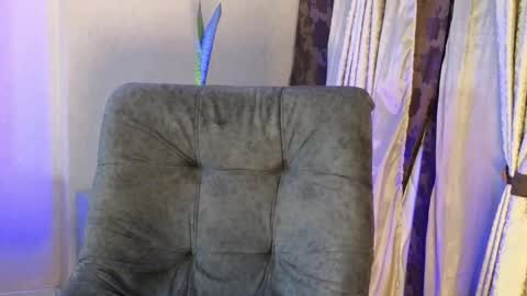 JOAN SAENZ online show from October 17, 2025, 2:04 am