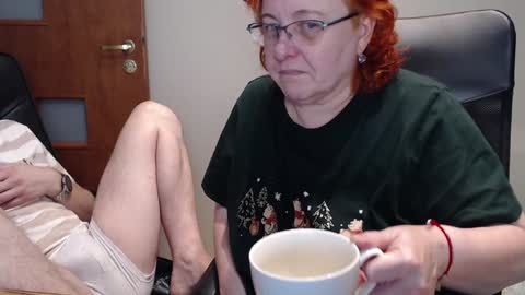 Snapshot of joannaandneighbour chatting on December 27, 2024, 2:12 pm Joanna and Greg online show from December 27, 2024, 2:12 pm