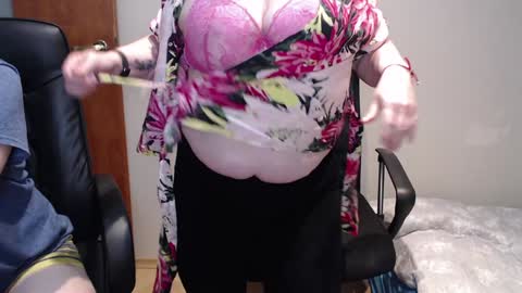 Snapshot of joannaandneighbour chatting on January 11, 2025, 11:45 am Joanna and Greg online show from January 11, 2025, 11:45 am