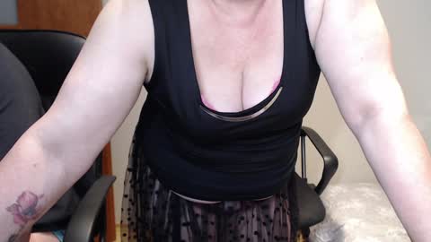 Snapshot of joannaandneighbour chatting on January 19, 2025, 12:17 pm Joanna and Greg online show from January 19, 2025, 12:17 pm