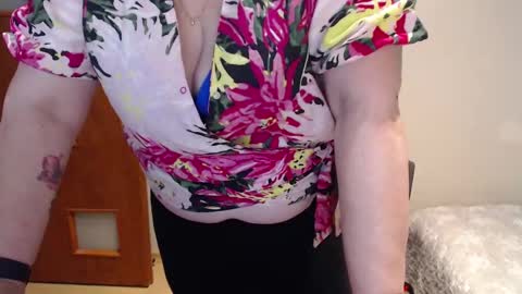 Snapshot of joannaandneighbour chatting on March 3, 2025, 1:31 pm Joanna and Greg online show from March 3, 2025, 1:31 pm