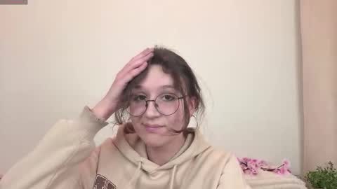 Nana online show from December 15, 2025, 4:11 pm