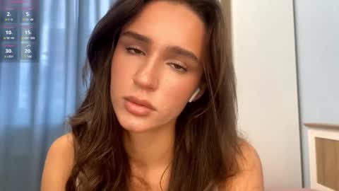 Nicole online show from September 27, 2025, 5:23 am