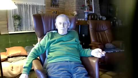 Snapshot of johan7_heet chatting on December 5, 2024, 4:01 pm johan7 heet online show from December 5, 2024, 4:01 pm