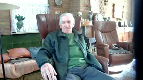 Snapshot of johan7_heet chatting on December 8, 2024, 11:57 am johan7 heet online show from December 8, 2024, 11:57 am