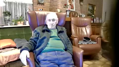 Snapshot of johan7_heet chatting on December 9, 2024, 4:37 pm johan7 heet online show from December 9, 2024, 4:37 pm