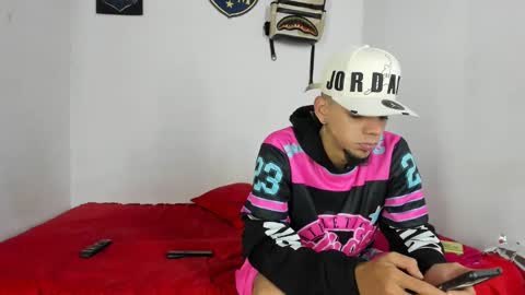 Snapshot of johan_and_antonella chatting on November 2, 2025, 5:32 am johan_and_antonella online show from November 2, 2025, 5:32 am