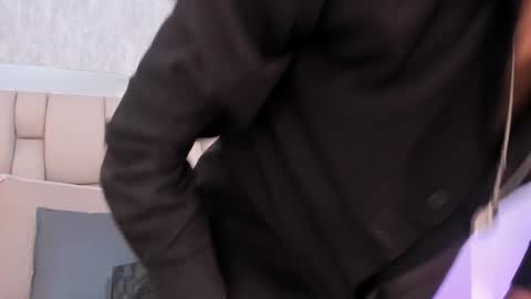 Snapshot of johan_gz_ chatting on September 17, 2025, 11:34 am Johan online show from September 17, 2025, 11:34 am