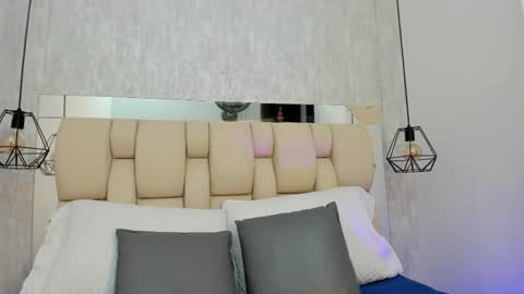 Snapshot of johan_gz_ chatting on October 6, 2025, 11:40 am Johan online show from October 6, 2025, 11:40 am