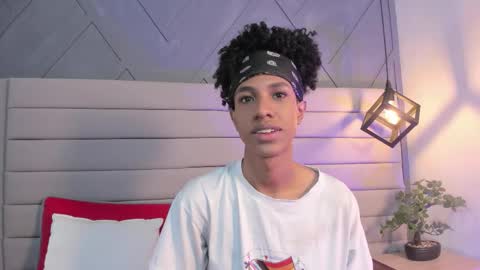 Snapshot of johan_gz_ chatting on November 7, 2025, 11:43 am Johan online show from November 7, 2025, 11:43 am