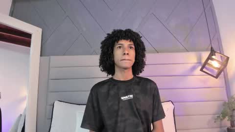 Snapshot of johan_gz_ chatting on November 10, 2025, 11:31 am Johan online show from November 10, 2025, 11:31 am