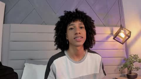 Snapshot of johan_gz_ chatting on November 12, 2025, 11:32 am Johan online show from November 12, 2025, 11:32 am