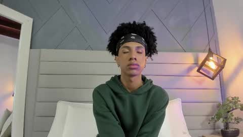 Snapshot of johan_gz_ chatting on November 13, 2025, 11:31 am Johan online show from November 13, 2025, 11:31 am