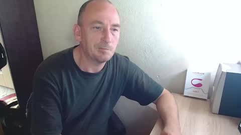 Snapshot of johanbarker chatting on November 16, 2025, 1:06 pm Johan online show from November 16, 2025, 1:06 pm