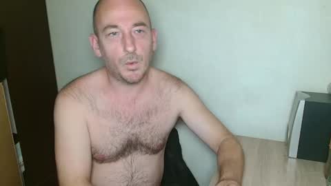 Snapshot of johanbarker chatting on November 28, 2025, 11:46 am Johan online show from November 28, 2025, 11:46 am