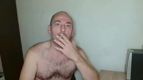 Snapshot of johanbarker chatting on November 30, 2025, 11:36 am Johan online show from November 30, 2025, 11:36 am