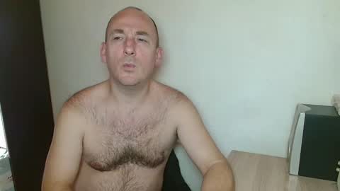 Snapshot of johanbarker chatting on December 2, 2025, 11:15 am Johan online show from December 2, 2025, 11:15 am