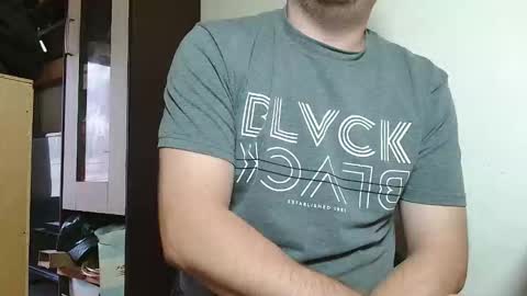 Snapshot of johanbarker chatting on December 5, 2025, 10:57 am Johan online show from December 5, 2025, 10:57 am